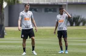 Carlos e Pedrinho no ltimo treinamento do Corinthians antes do jogo contra o Atltico Mineiro