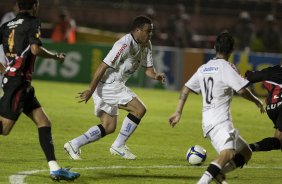 VITORIA/BA X CORINTHIANS/SP - Ronaldo em um lance da partida realizada esta noite no estdio do Barradao, na cidade de Salvador/Bahia, vlida pelo returno do Campeonato Brasileiro de 2009