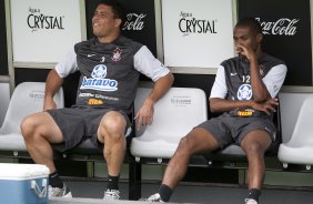 Ronaldo e Elias durante o treino do Corinthians realizado esta tarde no Parque So Jorge; o prximo jogo do time ser sbado, dia 21/11, contra o Nautico/PE, no estdio do Pacaembu, pelo returno do Campeonato Brasileiro 2009