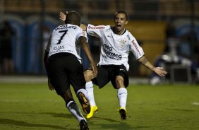 CORINTHIANS/BRASIL X RACING/URUGUAI - Elias comemora sue gol cm Defederico em um lance da partida realizada esta noite no estdio do Pacaembu, vlida pela 1 rodada da fase classificatoria da Copa Libertadores da Amrica 2010