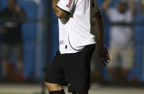 CORINTHIANS/BRASIL X RACING/URUGUAI - Ronaldo em um lance da partida realizada esta noite no estdio do Pacaembu, vlida pela 1 rodada da fase classificatoria da Copa Libertadores da Amrica 2010