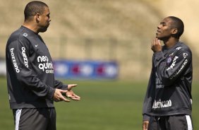 Ronaldo e Elias durante o treino do Corinthians, realizado esta manh no Parque So Jorge. O prximo jogo da equipe, ser amanh, sbado, dia 11/09, contra o Grmio, no Pacaembu, pela 21. a rodada do Campeonato Brasileiro de 2010
