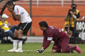 Luis Ramirez lamenta perda de um gol durante a partida entre Corinthians x So Caetano, realizada esta tarde no estdio do Pacaembu, pela 18 rodada do Campeonato Paulista 2011