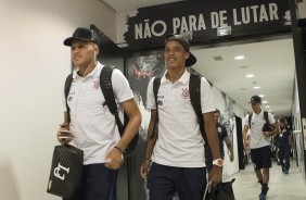 Lo Jab e Pedrinho no vestirio da Arena Corinthians