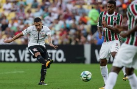 Gabriel atuando contra o Fluminense no Maracan pelo Brasileiro 2017