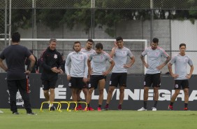 Maycon, Lo Santos, Romero, Balbuena, Pedro Henrique e Vital no treino
