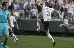 Henrique comemora o gol marcado contra o Cear, na Arena Corinthians