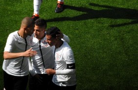 Jogadores comemoram o gol de Renan Areias contra o So Paulo, pela Copa do Brasil sub-20
