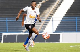 Atacante Nathan em partida contra o So Caetano, pelo Campeonato Paulista