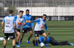 Jogadores do Corinthians no treino durante essa tera-feira no CT Joaquim Grava