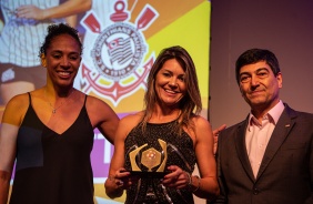 Gabi Zanotti durante cerimnia de Premiao do Campeonato Paulista Feminino