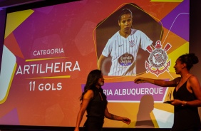 Artilheira Victria durante cerimnia de Premiao do Campeonato Paulista Feminino