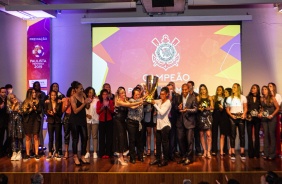 Jogadoras do Feminino durante cerimnia de Premiao do Campeonato Paulista Feminino