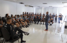 Atletas assistem  palestra sobre antidopagem oferecida pela FPF