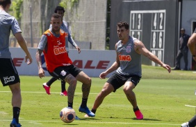 Luan e Danilo Avelar durante treino desta tera-feira
