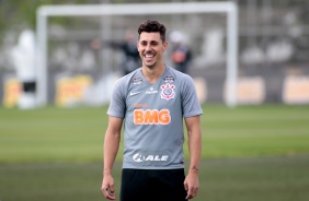 Danilo Avelar no ltimo treino do Corinthians antes do jogo contra o Mirassol