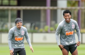 Fagner e Gil no ltimo treino do Corinthians antes do jogo contra o Sport