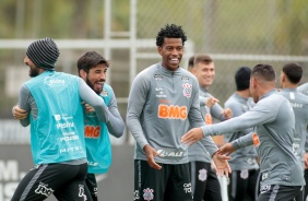 Gil e companheiros no ltimo treino do Corinthians antes do jogo contra o Sport