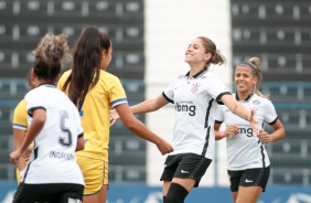 rika comemorando gol contra o So Jos, pelo Brasileiro Feminino