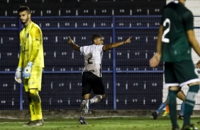 Daniel Marcos comemorando seu gol contra o Gois, pelo Brasileiro Sub-20