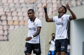 Lucas e Cau durante goleada sobre o Sport, pelo Campeonato Brasileiro Sub-20