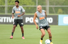 Gil e Fbio Santos durante penltimo treino do Corinthians antes do jogo contra o Fluminense