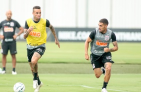 Luan e Gabriel durante penltimo treino do Corinthians antes do jogo contra o Fluminense