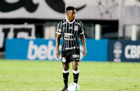 Meia Cazares durante partida entre Corinthians e Santos, na Vila Belmiro, pelo Brasileiro