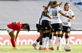 Elenco do Corinthians comemora gol contra o Santiago Morning pela Libertadores Feminina