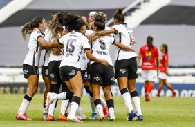 Elenco do Corinthians comemora gol marcado contra o Santiago Morning