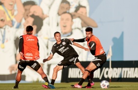 Matheus Arajo e Lo Santos durante treino do Corinthians no CT Dr. Joaquim Grava