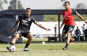 Mandaca e Matheus Arajo no treino integrado da equipe profissional e Sub-20 do Corinthians