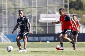 Otero e Matheus Arajo no treino integrado da equipe profissional e Sub-20 do Corinthians