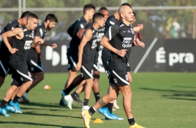 Fbio Santos e companheiros durante treinamento do Corinthians no CT Dr. Joaquim Grava