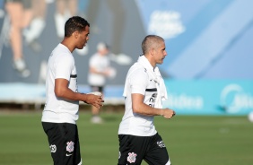 Fernando Lzaro e Sylvinho durante treinamento do Corinthians no CT Dr. Joaquim Grava