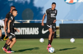 Gabriel Pereira e Rodrigo Varanda durante treinamento do Corinthians no CT Dr. Joaquim Grava
