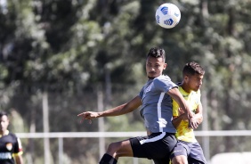 Lucas Belezi durante jogo-treino entre Corinthians e Caldense pela categoria Sub-20