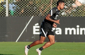 Lo Natel durante treinamento do Corinthians no CT Dr. Joaquim Grava