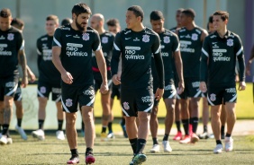 Mndez e Mandaca durante o ltimo treino do Corinthians antes do jogo contra o Amrica-MG