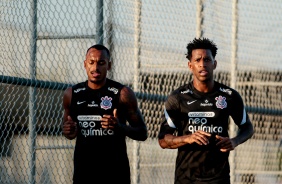 Raul Gustavo e Gil durante treinamento do Corinthians no CT Dr. Joaquim Grava