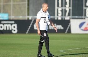 Sylvinho durante treinamento do Corinthians no CT Dr. Joaquim Grava