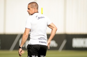 Tcnico Sylvinho durante o ltimo treino do Corinthians antes do jogo contra o Amrica-MG