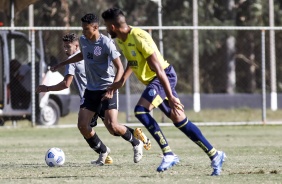 Arthur Sousa durante jogo-treino entre Corinthians e Caldense pela categoria Sub-20