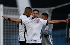Keven Vinicius comemorando seu gol, o primeiro da partida, contra o Amrica-MG