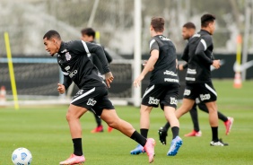 Du Queiroz no treinamento do Corinthians com foco no jogo diante o Cear