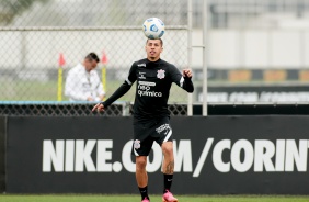 Gabriel Pereira no treinamento do Corinthians com foco no jogo diante o Cear