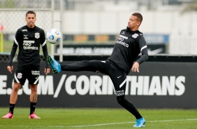 Joo Victor no treinamento do Corinthians com foco no jogo diante o Cear