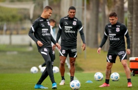 Joo Victor, Lo Natel e Gustavo Silva durante treino do Corinthians no CT Joaquim Grava