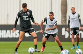 Lo Santos e Du Queiroz no treino de reapresentao do Corinthians no CT Joaquim Grava