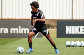 Willian realiza ltimo treino no CT do Corinthians antes do jogo contra o Juventude
